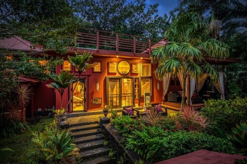 Bali House ~ Romanttinen Oceanfront Escape w / Hot Tub vastapäätä Kehena Beach!