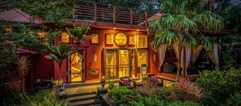 Oceanfront Bali House next to Kehena Black Sand Beach w/ Hot tub