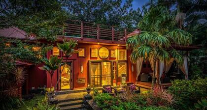 Bali House ~ Romanttinen Oceanfront Escape w / Hot Tub vastapäätä Kehena Beach!