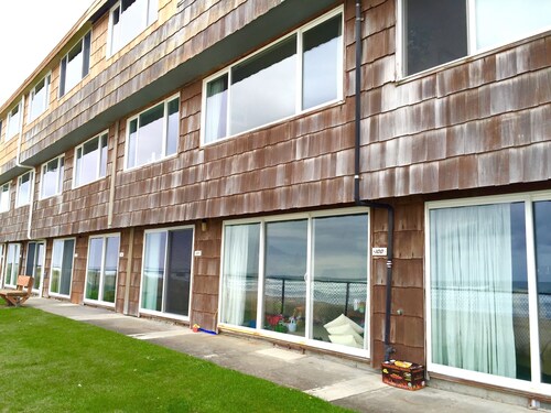 Betta's Cove: largest ground-floor Sea Gypsy condo, 10 steps from the sand