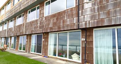 Betta's Cove: largest ground-floor Sea Gypsy condo, 10 steps from the sand