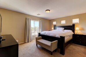 4 bedrooms, Egyptian cotton sheets, premium bedding, iron/ironing board