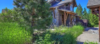 Centrally Located, Pet Friendly: Fenced Yard - Hot Tub, Fire Pit, EV Charger