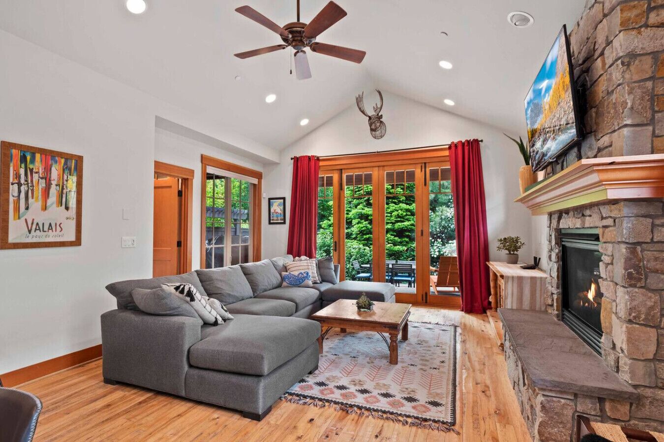 TV, fireplace, stereo