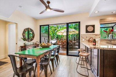 WALK TO NAPILI BAY A SANDY BEACH-3 BEDROOMS-PRIVATE HOT TUB ON LANAI-KAPALUA