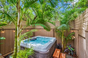 Tina de hidromasaje al aire libre