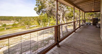 Kaksi kotia (molemmat sisältyvät hintaan) Ilmainen Wifi, 3 hehtaaria, kalaa, kajakki, villieläimet