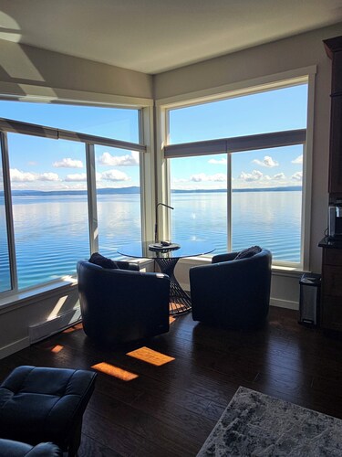 Luxury cottage on the ocean