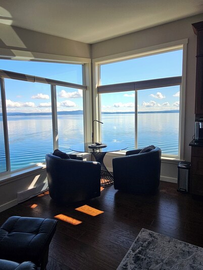 Luxury cottage on the ocean