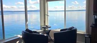 Luxury cottage on the ocean