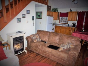TV, fireplace, DVD player, books - Over The Edge (near the Nantahala Outdoor Center) WiFi Hot Tub (Bryson City)