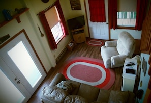 TV, fireplace, DVD player, books - Over The Edge (near the Nantahala Outdoor Center) WiFi Hot Tub (Bryson City)