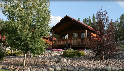 #5 - MOOSE CABIN – BEAUTIFUL PRIVATE SETTING, 6 MILES TO GLACIER PARK