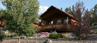#5 - MOOSE CABIN – BEAUTIFUL PRIVATE SETTING, 6 MILES TO GLACIER PARK