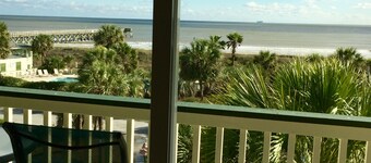 Isle of Palms - 3rd Floor Ocean Front with Private Balcony, Pool, and Pier 