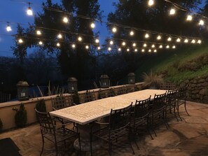 Outdoor dining - Large Outdoor Kitchen, Pool, Hot Tub, Firepit...8 Mins From Healdsburg Plaza (Healdsburg)