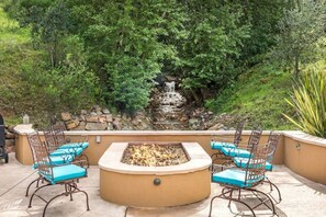 Property grounds - Large Outdoor Kitchen, Pool, Hot Tub, Firepit...8 Mins From Healdsburg Plaza (Healdsburg)