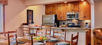 Luxury Corner Unit Condo Townsend Place Beaver Creek Sleeps 1-4 Ski-in / Ski-out