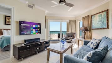 Smart-tv, dvd-spelare, ett bordtennisbord och böcker