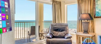 Penthouse/Beach Front/Free WiFi,Parking/Heated Pool/Gym/Grill/Bar/Beach Equipmen