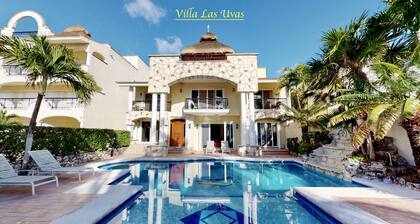 Villa las Uvas, Luxury Beachfront Villa in the Caribbean.