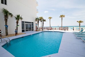 Una piscina cubierta, una piscina climatizada