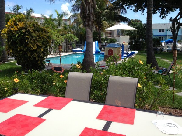 Outdoor pool, a heated pool - Private waterfront resort close to beach, family friendly, private dock, tiki  (Pompano Beach)