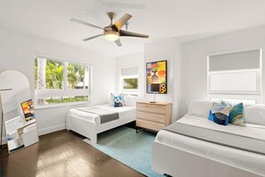 5 bedrooms, desk, iron/ironing board, travel cot