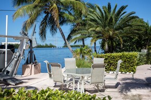 屋外ダイニングエリア