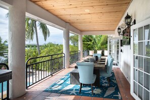 Outdoor dining - LUXURY WATERFRONT ESTATE SEAWALL DOCKAGE & POOL (Key West)