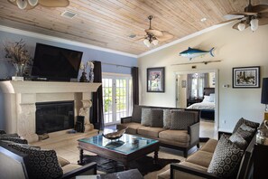 スマートテレビ、暖炉