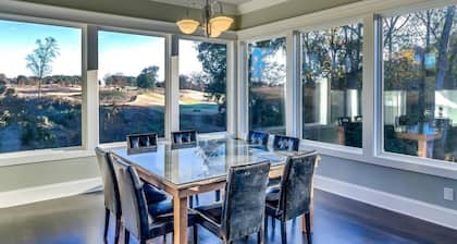 House Built For Groups - 4 Suites, 8 Beds, 5 TV's!