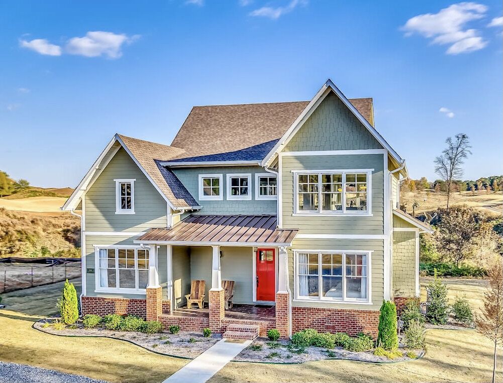House Built For Groups - 4 Suites, 8 Beds, 5 TV's!