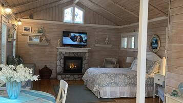 Een strijkplank/strijkijzer, reisbedje, gratis wifi, beddengoed