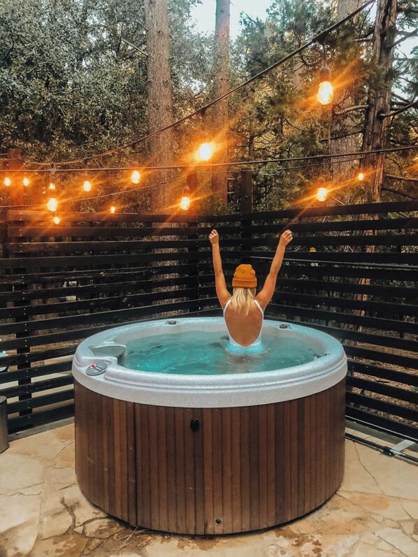 Tina de hidromasaje al aire libre