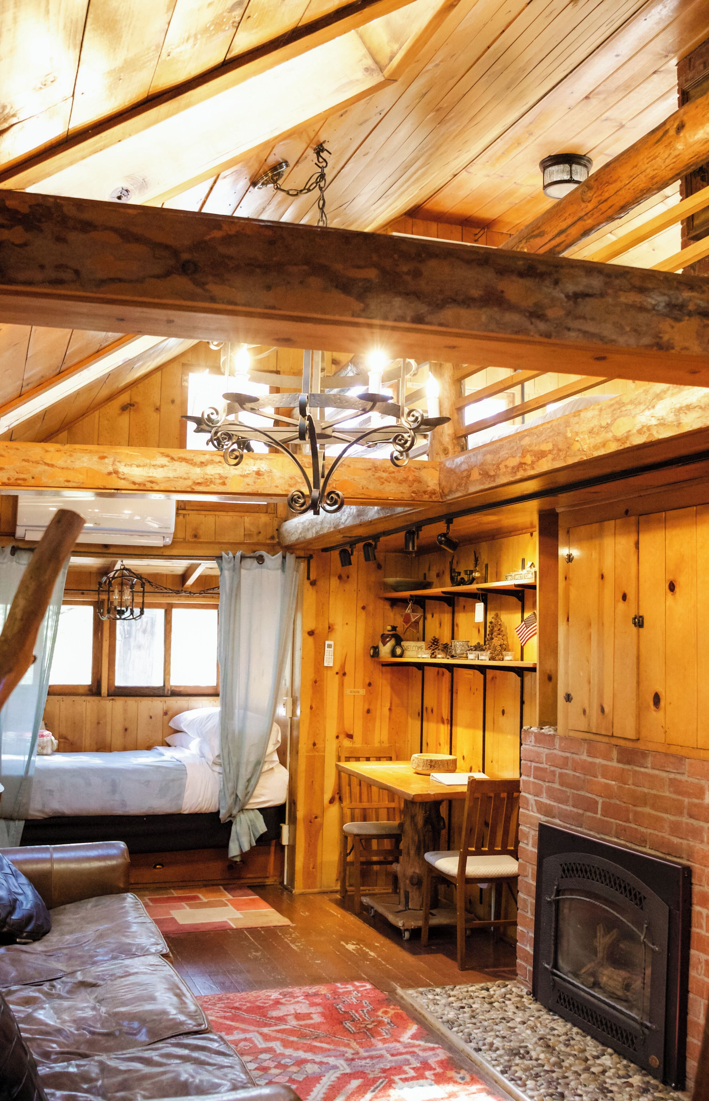 2 chambres, bureau, fer et planche à repasser, lit parapluie