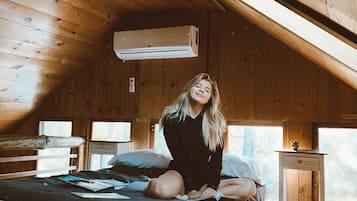 2 bedrooms, desk, iron/ironing board, travel crib