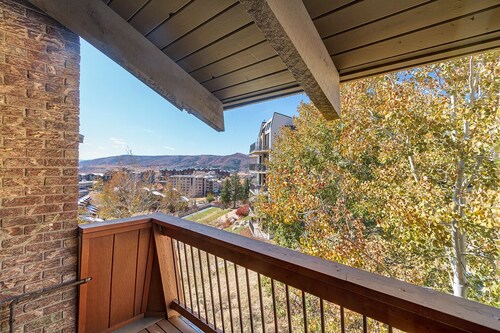 Spacious Mt Condo | 2 Bdrm + Loft| Ski-In Access!