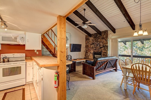 Spacious Mt Condo | 2 Bdrm + Loft| Ski-In Access!