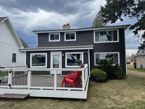 FAMILY FRIENDLY COTTAGE SLEEPS 12 !!! BEAUTIFULLY UPDATED