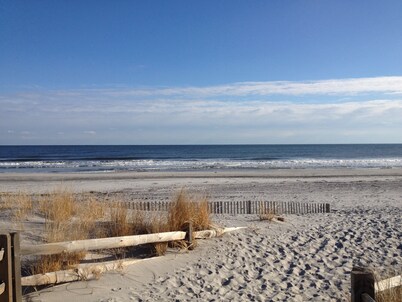 5 BEDROOMS 4.5 BATHS!!! 1/2 block to Beach! Pets OK!!  ELEVATOR!