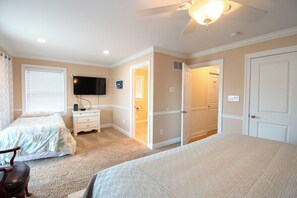 5 soverom, skrivebord, strykejern/-brett og wi-fi (inkludert)