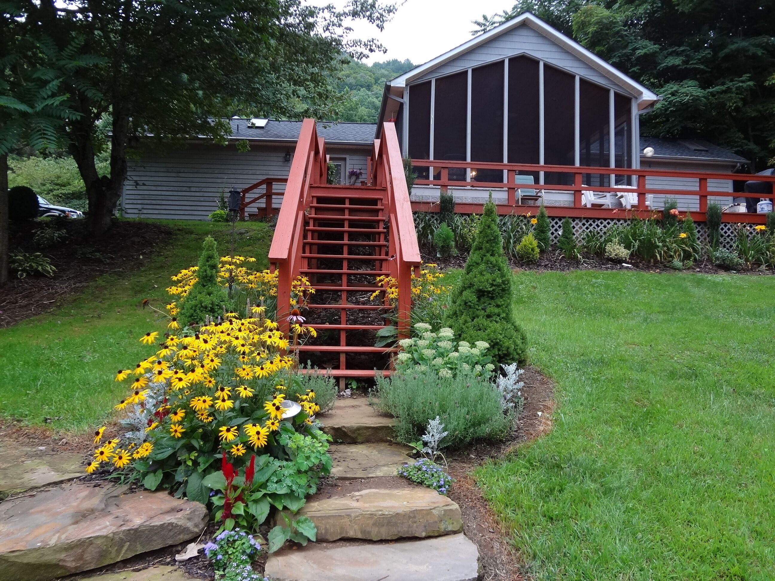Luxurious romantic Blue Ridge Mountain retreat w/creek/pond/hiking/fishing