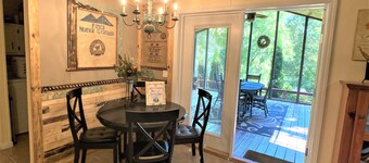 Luxurious Romantic Blue Ridge Mt retreat w/trout creek/pond/Roan Mt. view