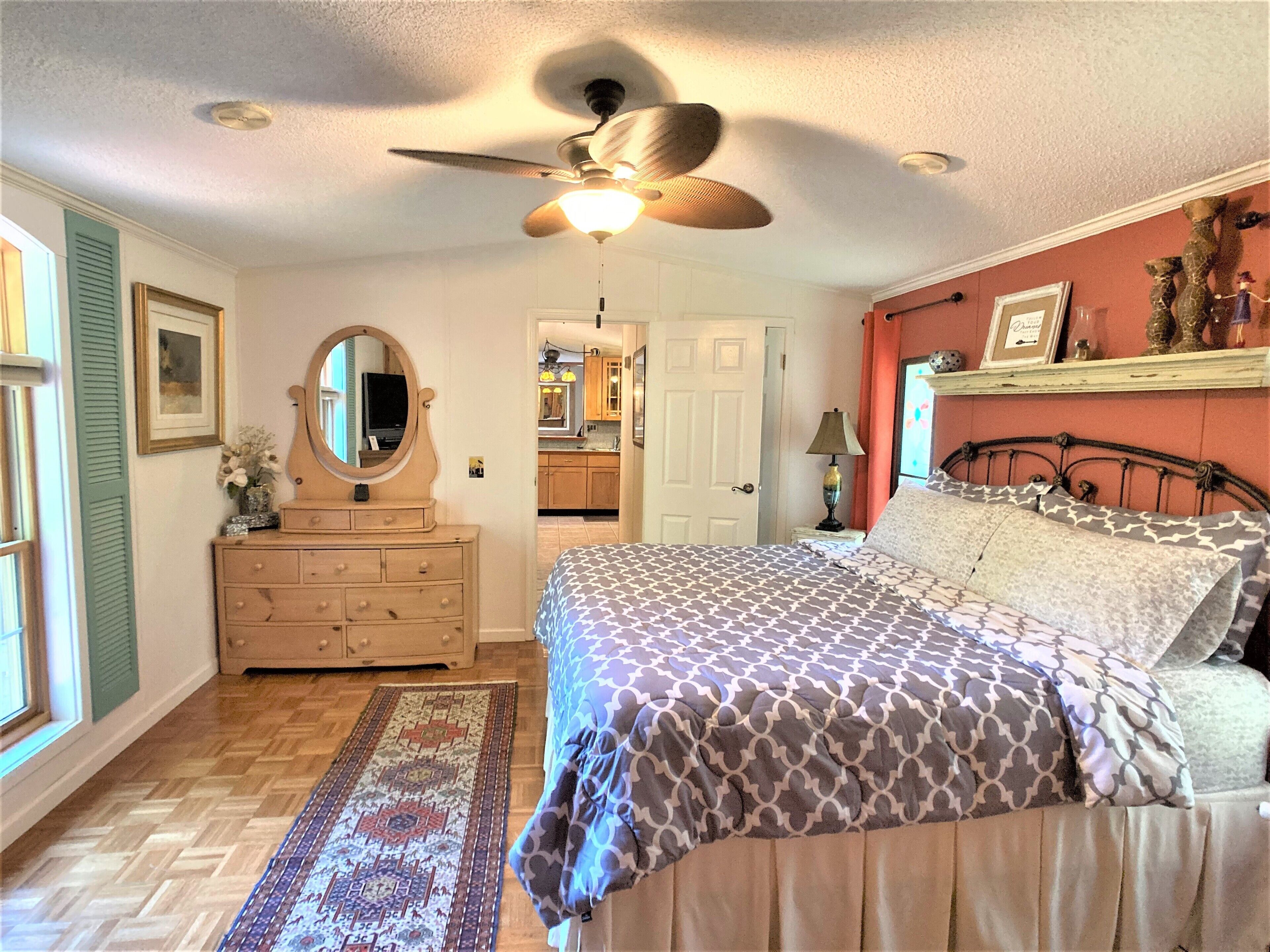 2 habitaciones, tabla de planchar con plancha y wifi gratis 