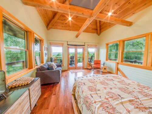 Firetower Chalet: Majestic views+private 60 acres