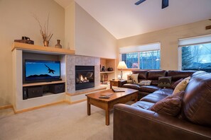 TV, fireplace, stereo