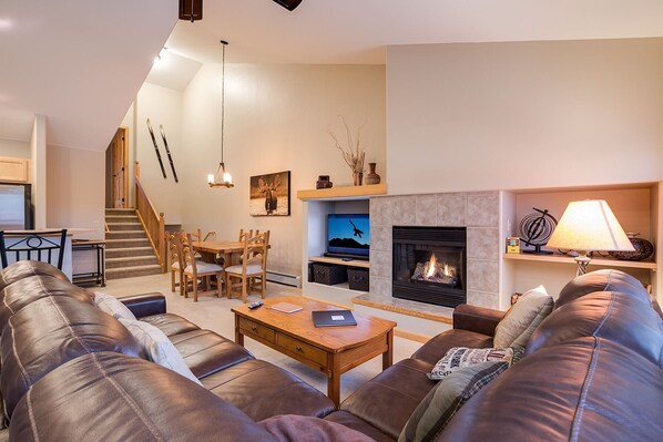 TV, fireplace, stereo