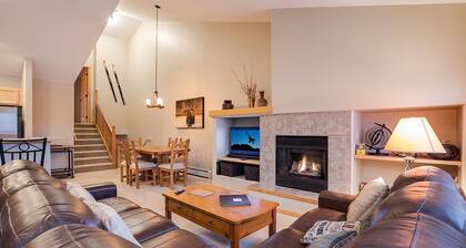 Family-Friendly Mountain Townhome with Spacious Layout & Great Amenities – Q