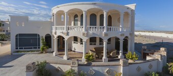 Beautiful 3br Home on Sandy Beach